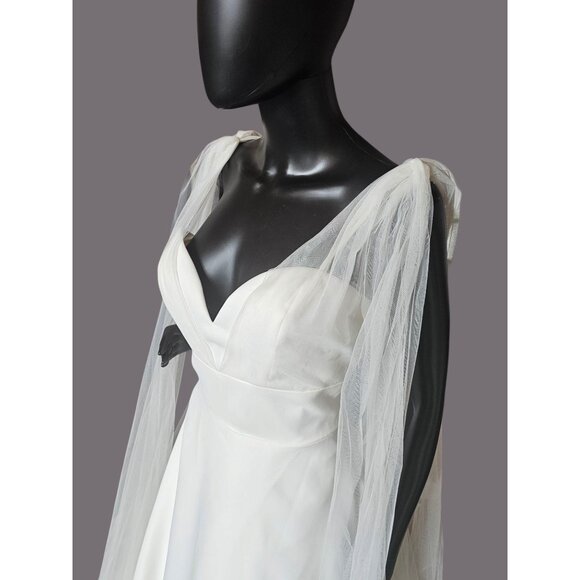 NWOT Ivory Plunge V-Neck Tulle Arm Detail Wedding Gown - Amy & Eve - Picture 4 of 12